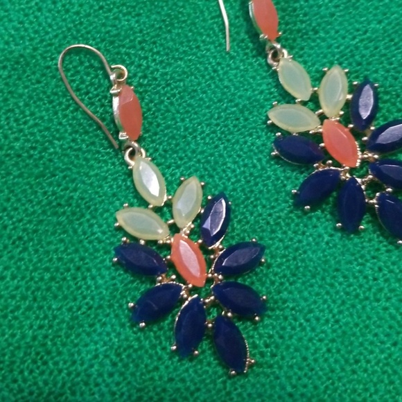 Golden Dangling Earrings - Picture 2 of 3